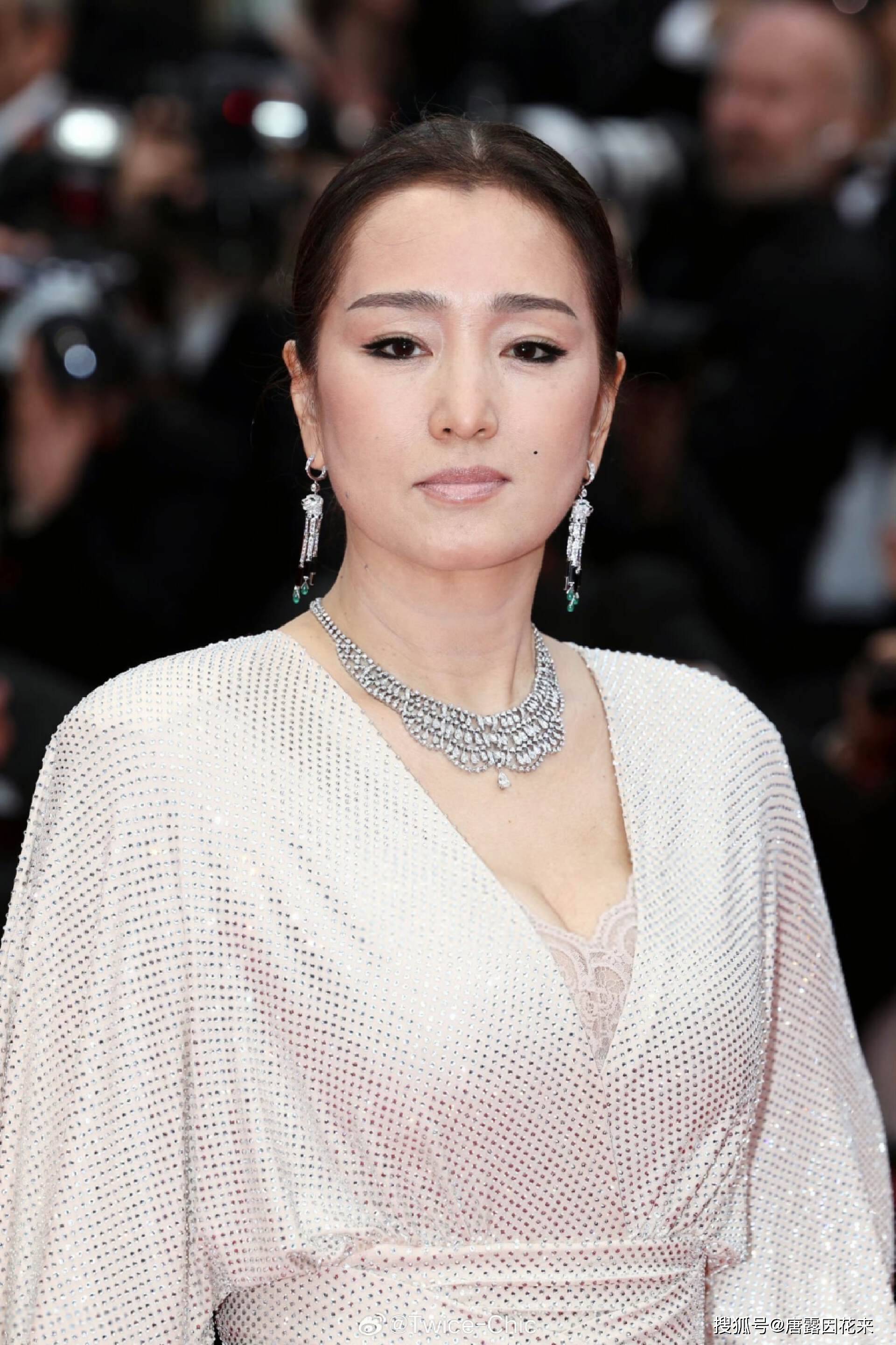 杨幂第四,章子怡第三,第一名当之无愧_粉色_礼服_巩俐