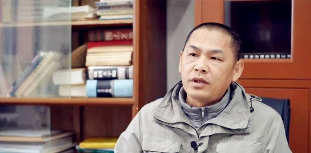 蔡伟理科太差高考落榜,回家当三轮车夫,为何被复旦录取为博士