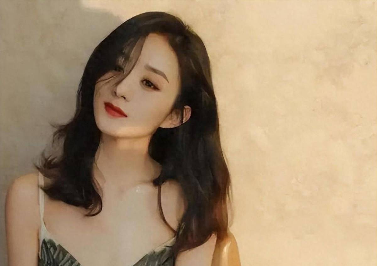 从"全网黑"到"顶流",赵丽颖凭什么打败杨幂,成85花旦之首?