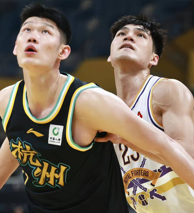 中国男篮6大中锋排名!周琦居首,小姚明胜过王哲林,乔帅关注新人