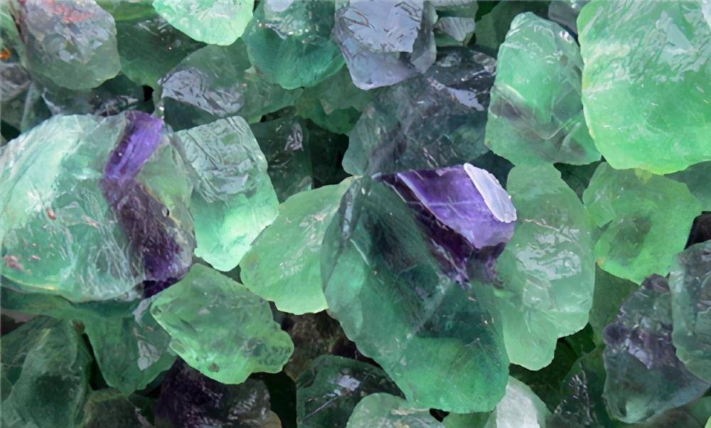 陕西商人挖到6吨重夜明珠,估价22亿却没人买,今成摆设"路灯"