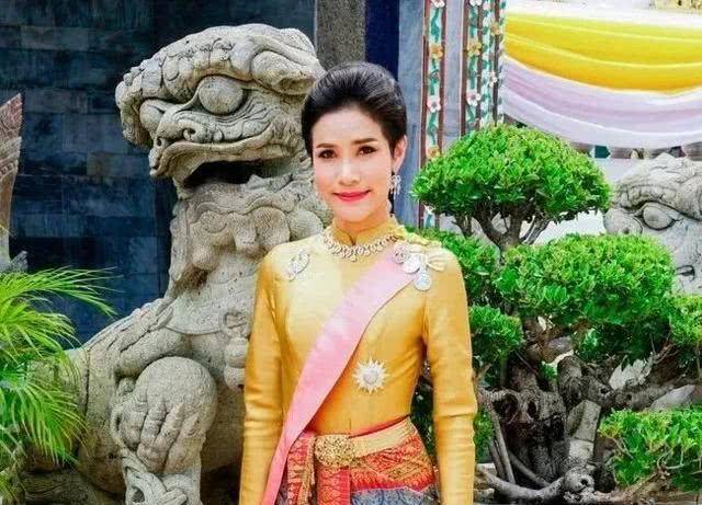贴身护卫输给空姐,为何泰国贵妃诗妮娜册封仅86天,就被赶出宫廷