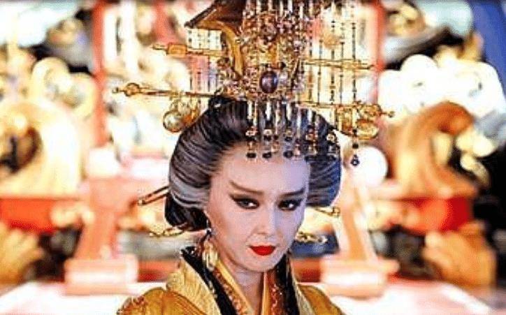 不知道从什么时候开始,中国的女性开始慢慢隐身,她们不在被要求在社会