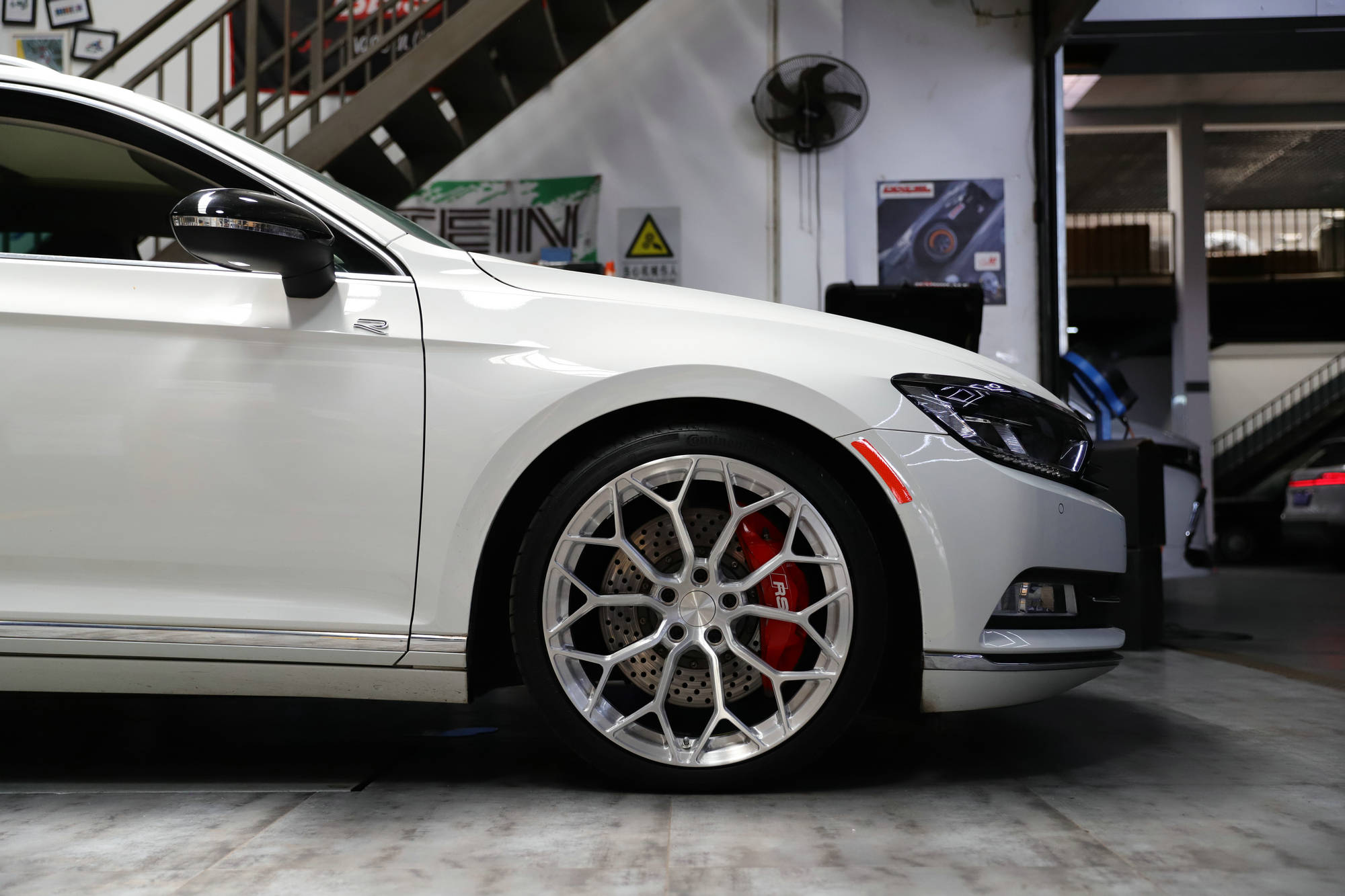 大众蔚揽的第三套轮毂我选择了美国305forged