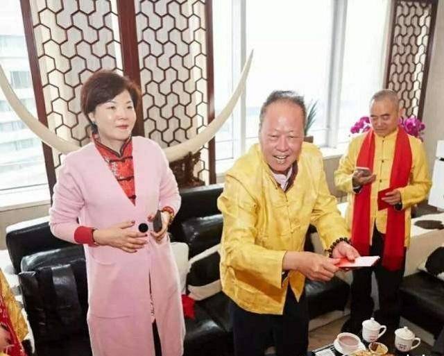 深圳最大隐形富豪,公司资产千亿不上市,称要做500年,不做500强_黄楚龙