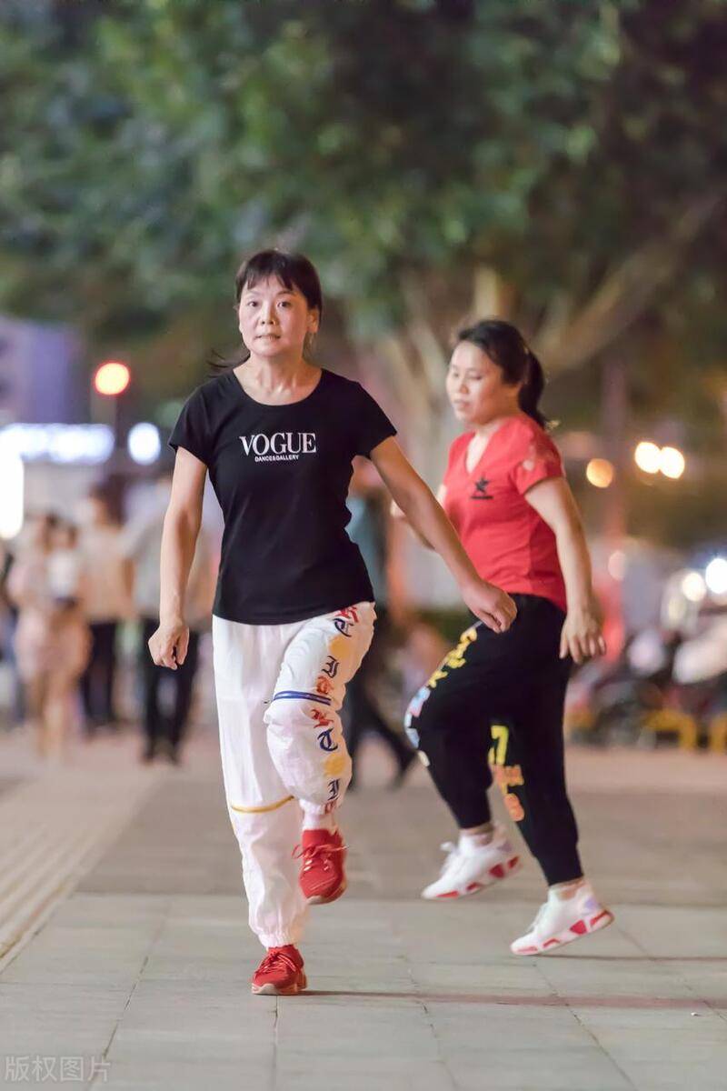 儿媳十指不沾阳春水,把我当保姆,我赌气旅居2个月,回家愣了