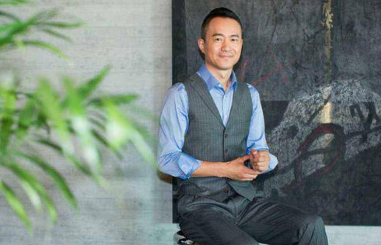 从"央视名嘴"沦为"阶下囚",殴打司机的邱启明,他的现状如何