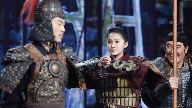 女扮男装的花木兰在军中12年,为何却无人发现她是一个女人?