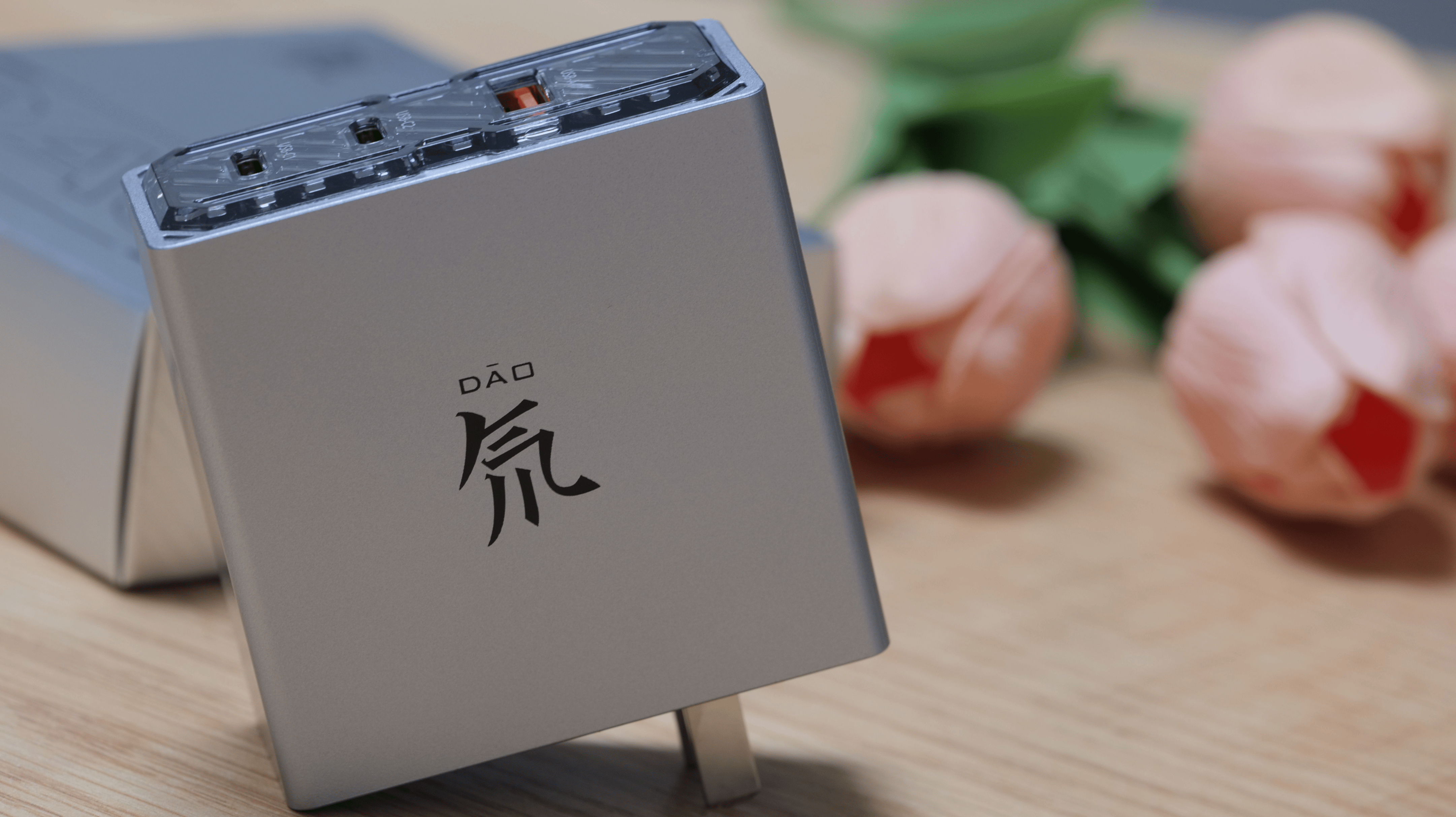 告别充电烦恼,红魔氘锋100w三口氮化镓充电器体验