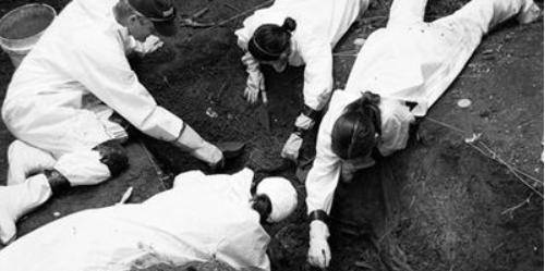 他是连环凶杀案嫌犯,却有完美不在场证明,直到去世也没被定罪