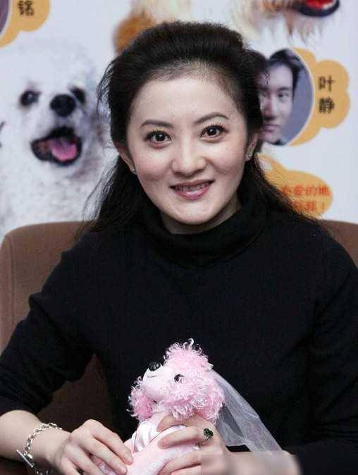 被撒贝宁苦恋20年,43岁仍然选择不婚不育,金铭到底经历了什