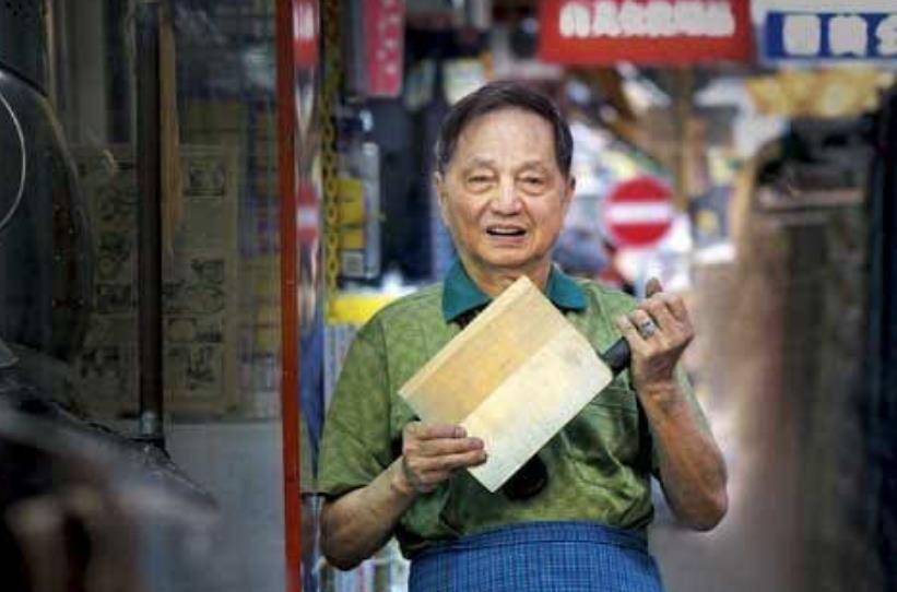 香港刀王磨一把菜刀一千元,漫天要价?顾客:希望早点"排上号"