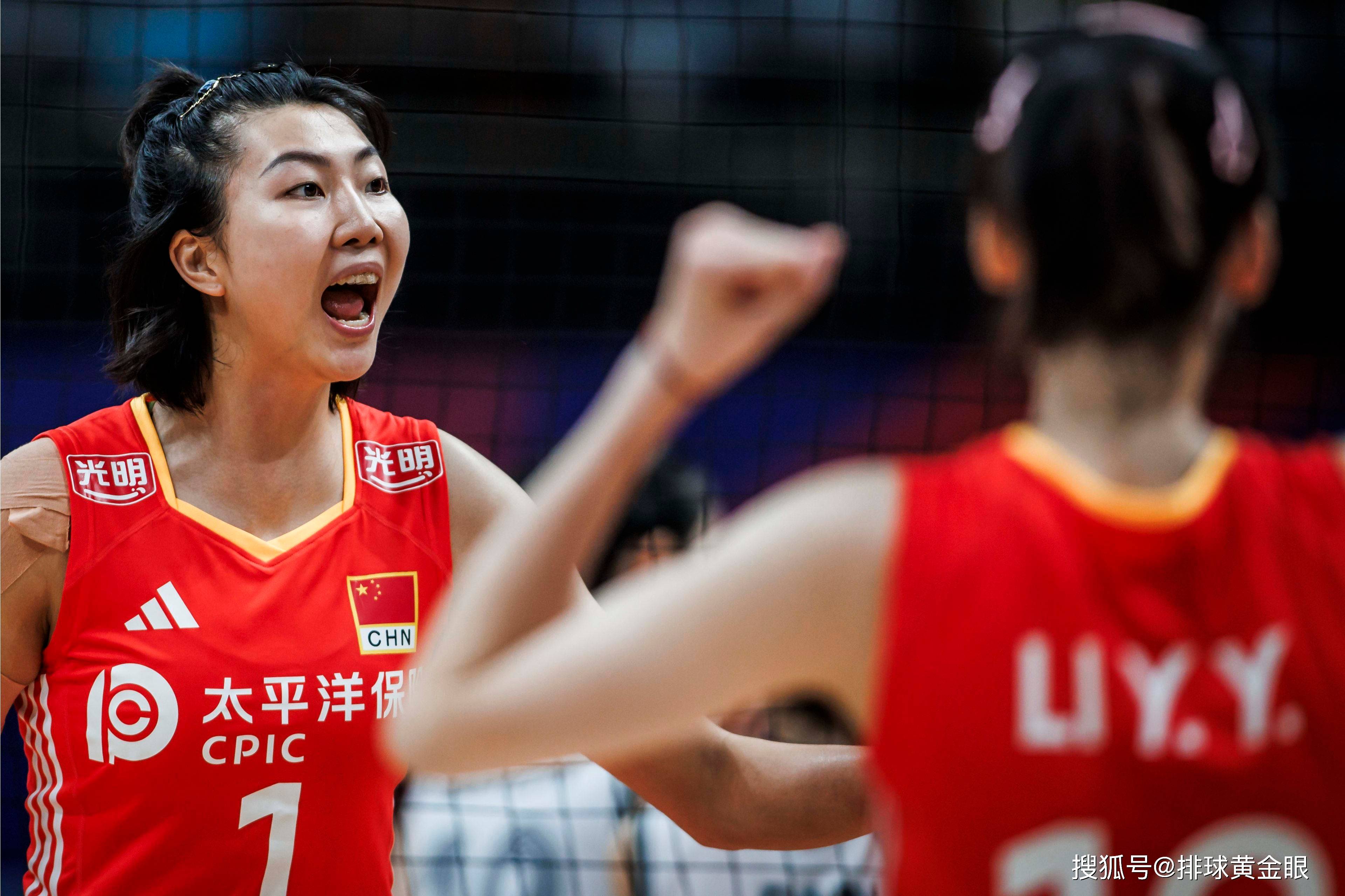 荷兰重炮无缘14人名单,中国女排迎关键战_普拉克_中国队_朱婷