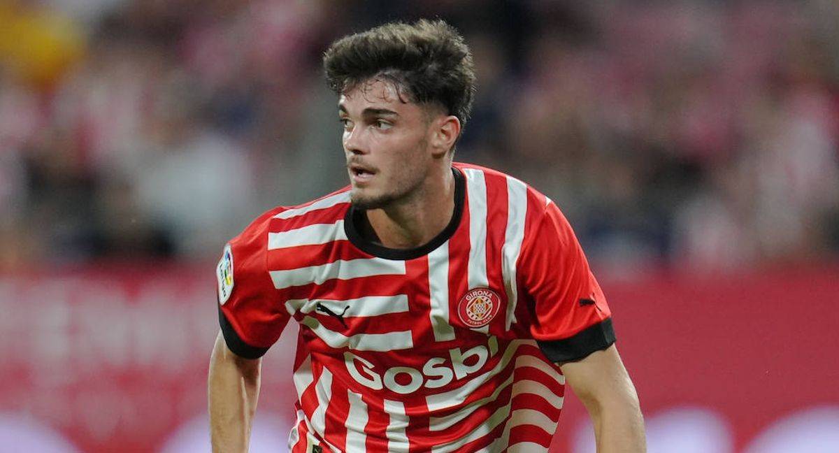 明星边锋萨维奥将于今年夏天加盟曼城,但另一位可能离开的球员是