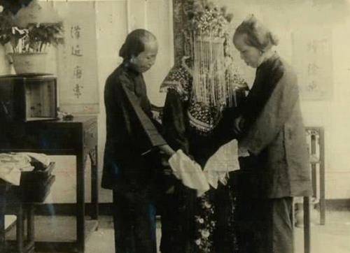 他不顾世人的眼光,执意娶妹妹当老婆,兄妹生下一子家喻户晓_李鸿章_李