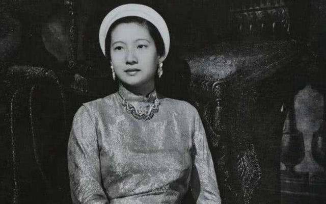 国王对她一见倾心,不顾群臣反对娶她为妻,晚年两人却至死不相见_阮友