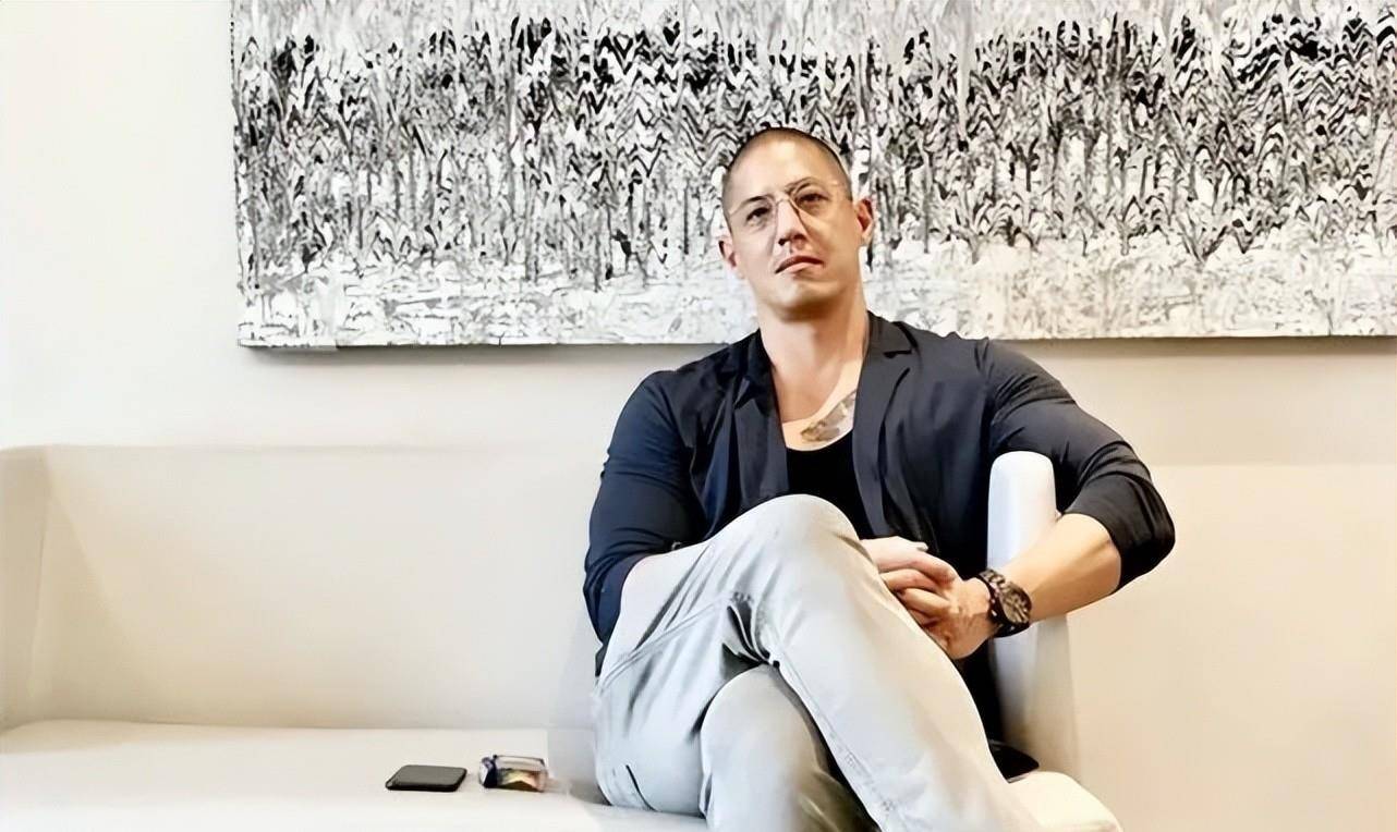 蒋友柏:曾为千万台币的收购案下跪,失去权贵光环,换来国际化公司