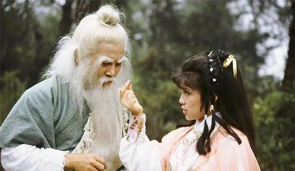 你看杨过少年时,对她做过什么?