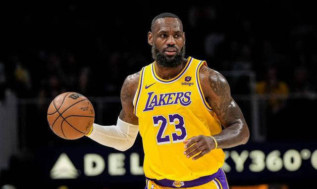 詹姆斯39岁季后赛表现强劲,改变打法保持状态