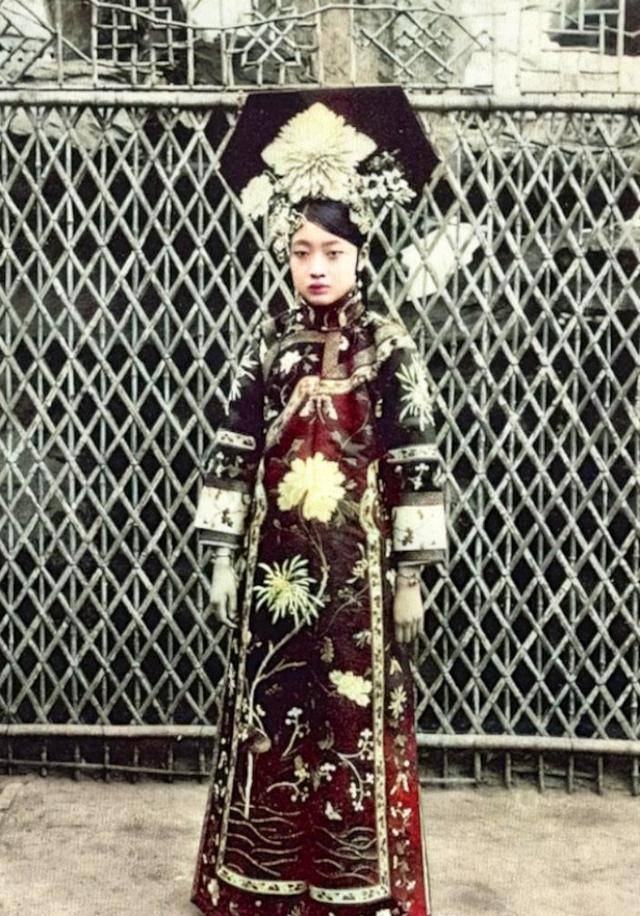 罕见彩色照片,溥仪,婉容,文绣亮相!