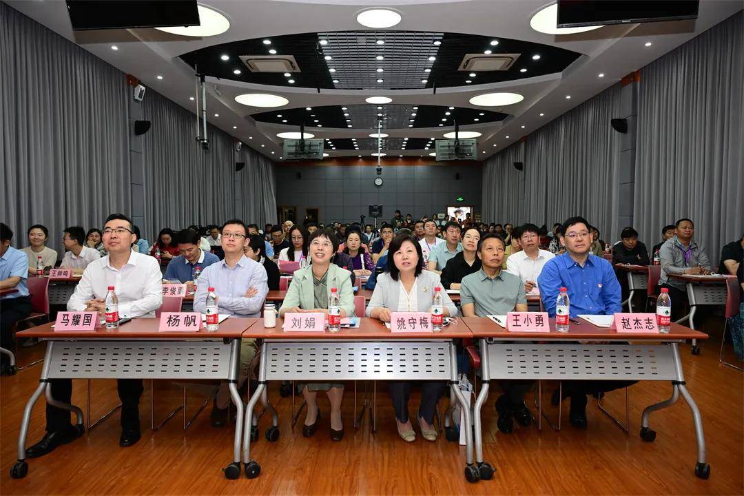 副主任 李俊鹏,教研员 柯珊,王帅鸣中国铁道博物馆正阳门展馆副馆长