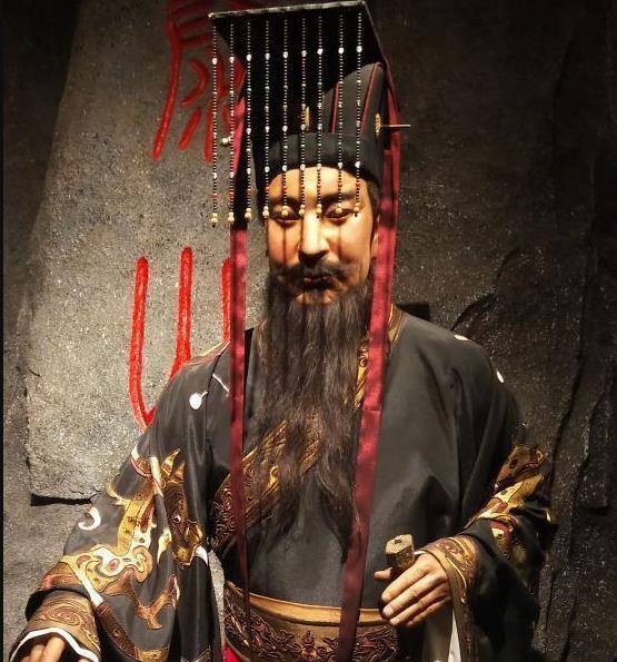 山里发生"灵异事件",考古队寻找数年无果,老人一句话点醒专家