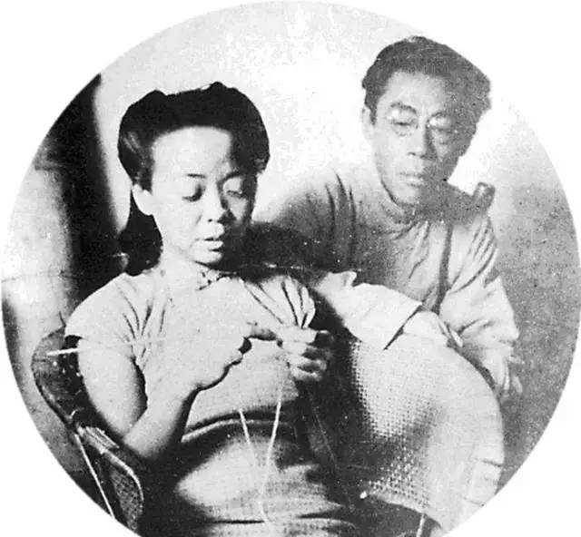 幼子被饿死,妻子出家为尼,才华横溢的朱湘,为何会因贫穷而跳海