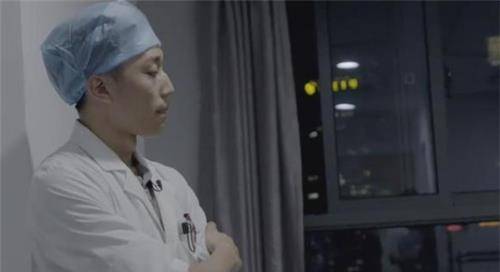 徐晔:17岁考入985,25岁医学博士毕业,因长得帅受邀出演纪录片