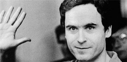 人前高富帅,人后杀人魔,他残害100名少女,还与尸体同吃同住5年