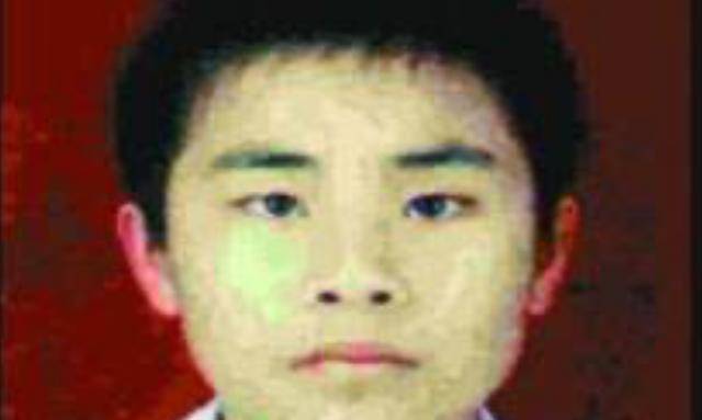 他13天身背9条人命,成最小a级别通缉犯,自白书让人心酸_白中杰_父母