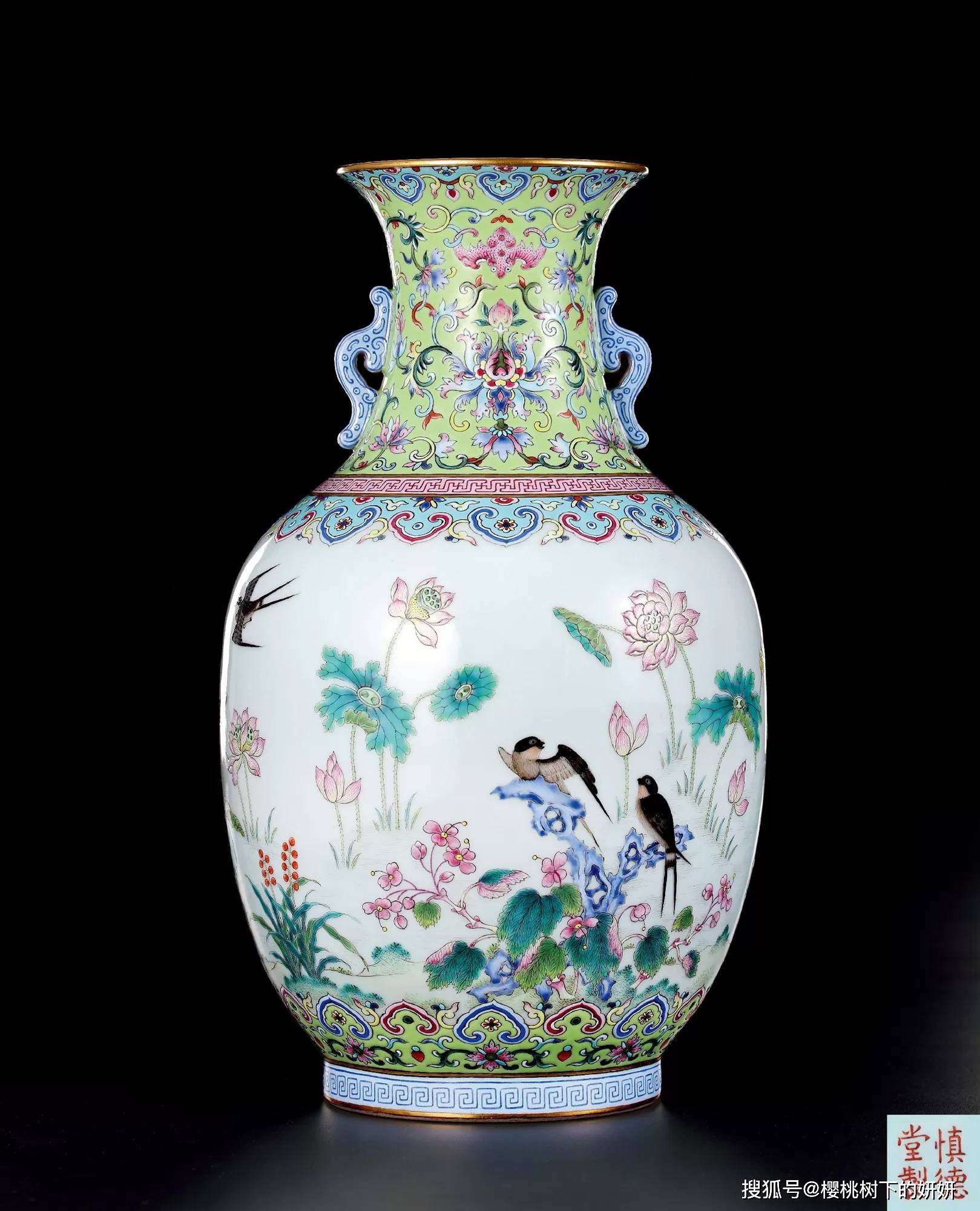 因为慎德堂款瓷器制作之精致,是同时期其他瓷器所比拟的.