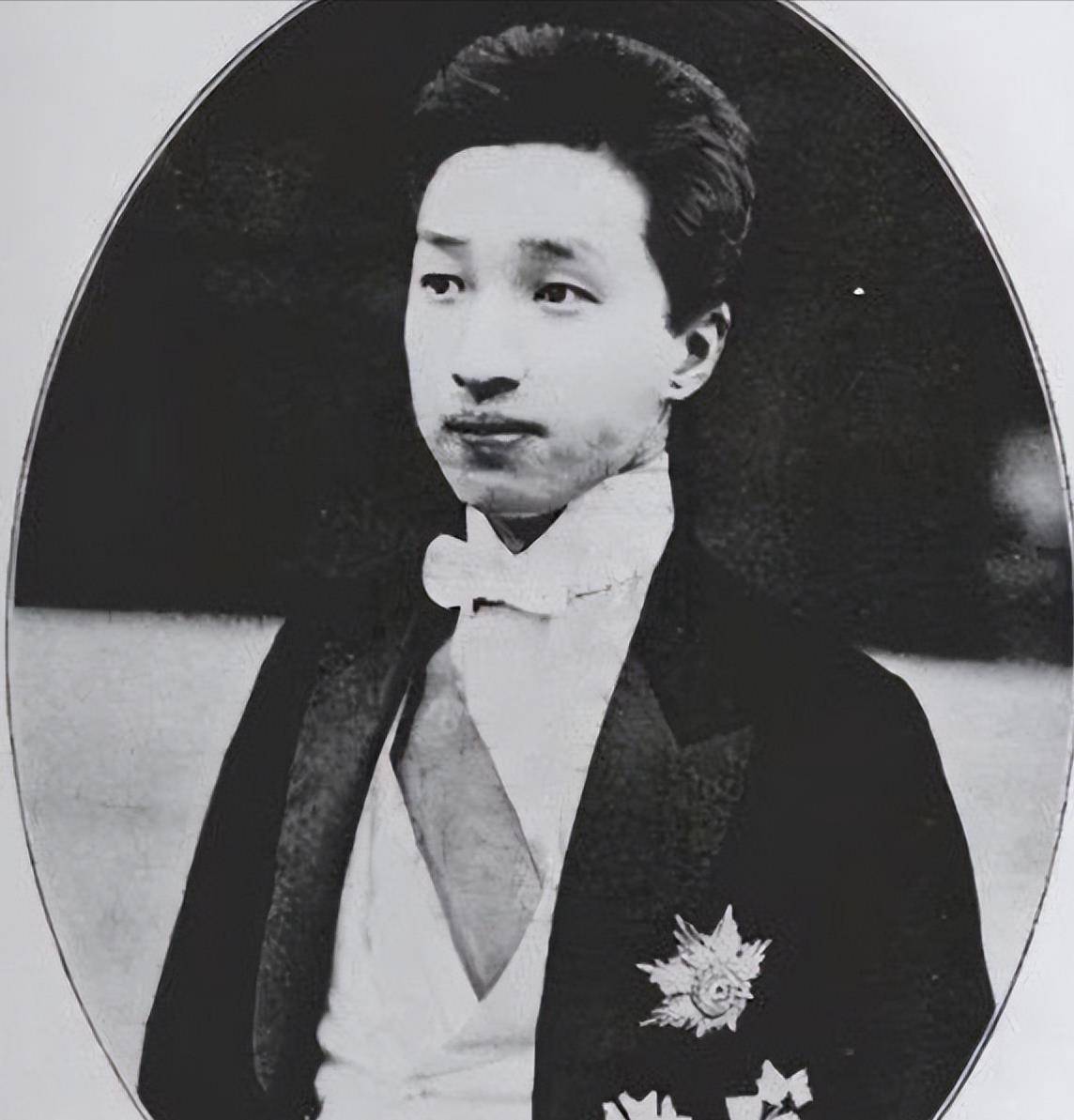 这个时候,盛家的七小姐盛爱颐看不惯盛恩颐如此败家,站出来要求重新