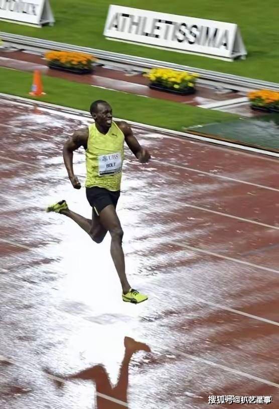 博尔特退役7年生3娃,8块腹肌变滩泥,现在他能跑过我吗?