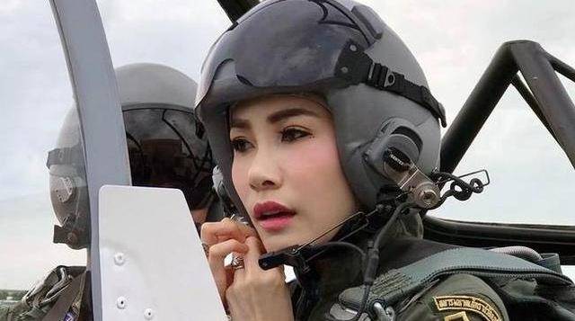 泰国国王郑冕,前后娶妻5任抛弃4任,他的几个前妻下场如何?