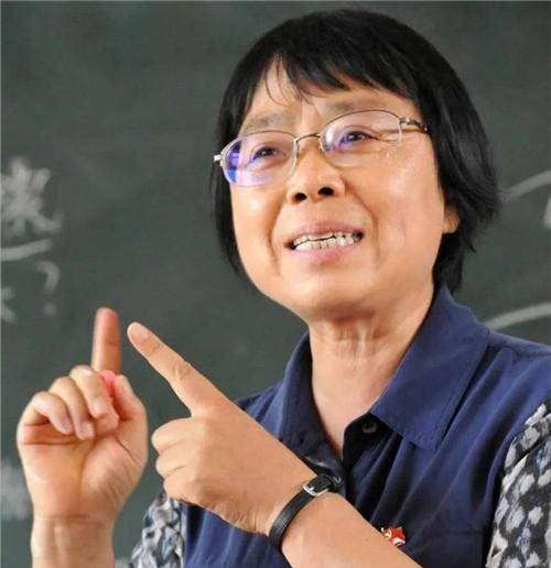 这个把学生骂出门,坐轮椅参加表彰的女人,还是出事了_张桂梅_女孩子