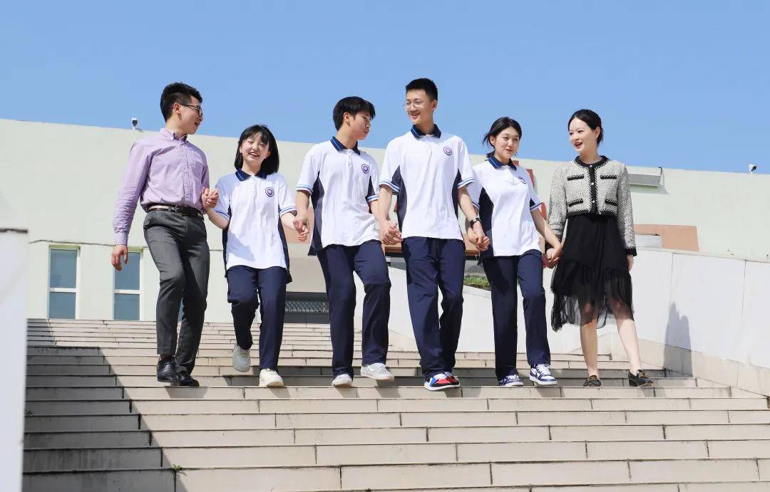 作为一所新办学校,领川实验教师专业化成长迅速,形成了一支"有信念