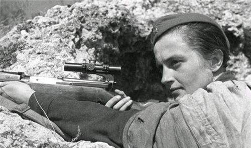 她就是柳德米拉·米哈伊尔洛夫娜·帕夫利琴科,柳德米拉1916年6月12日