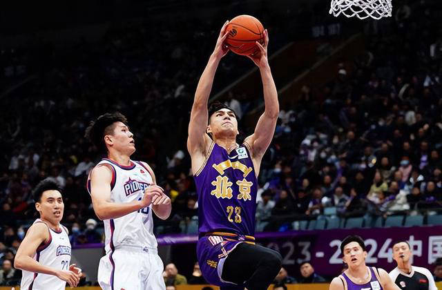 广东宏远签约周琦,引进陈国豪,实力大增_宏远俱乐部_未来_球员