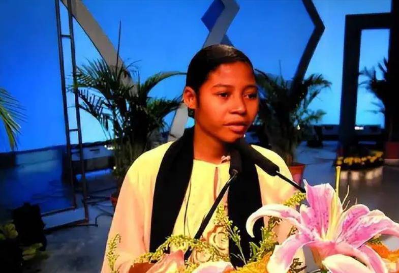 她与肯尼亚的林迪市长一同出席了《郑和下西洋》系列节目的首映式