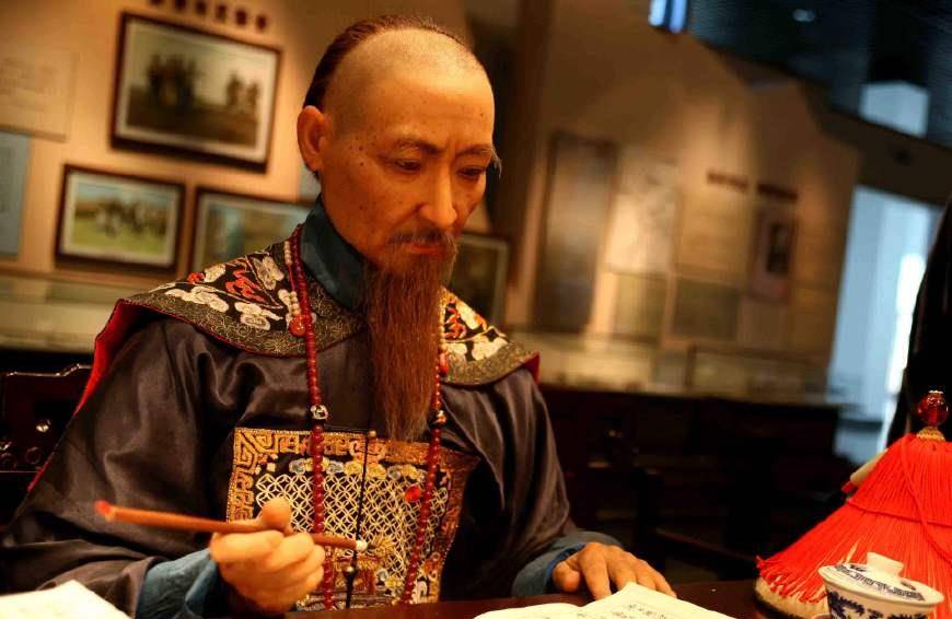 此人首次考秀才时,被主考官当众斥责文理不通,后封侯拜相_曾国藩_欧阳