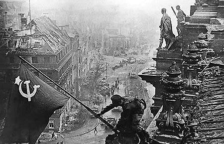 苏军在攻陷柏林后丧失军纪纵兵施暴,当时英美军队是否独善其身?