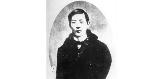 何震虽稍有才华,但并没有达到惊为天人的高度,如林薇因,冰心或萧红