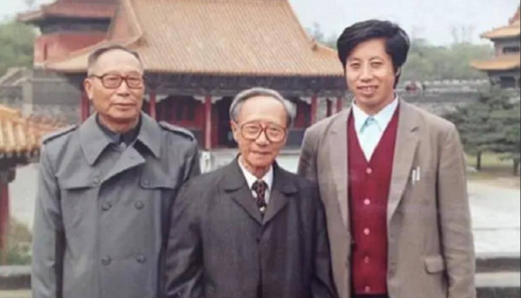 溥任的三个儿子也个个是国之栋梁虎父无犬子,溥任这样的父亲存在,他的