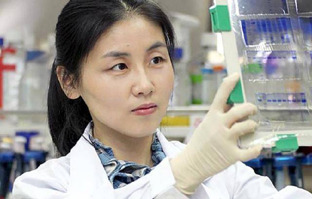 中国传奇闺蜜:一个未婚成顶尖科学家,一个生3娃帮世界首富花钱