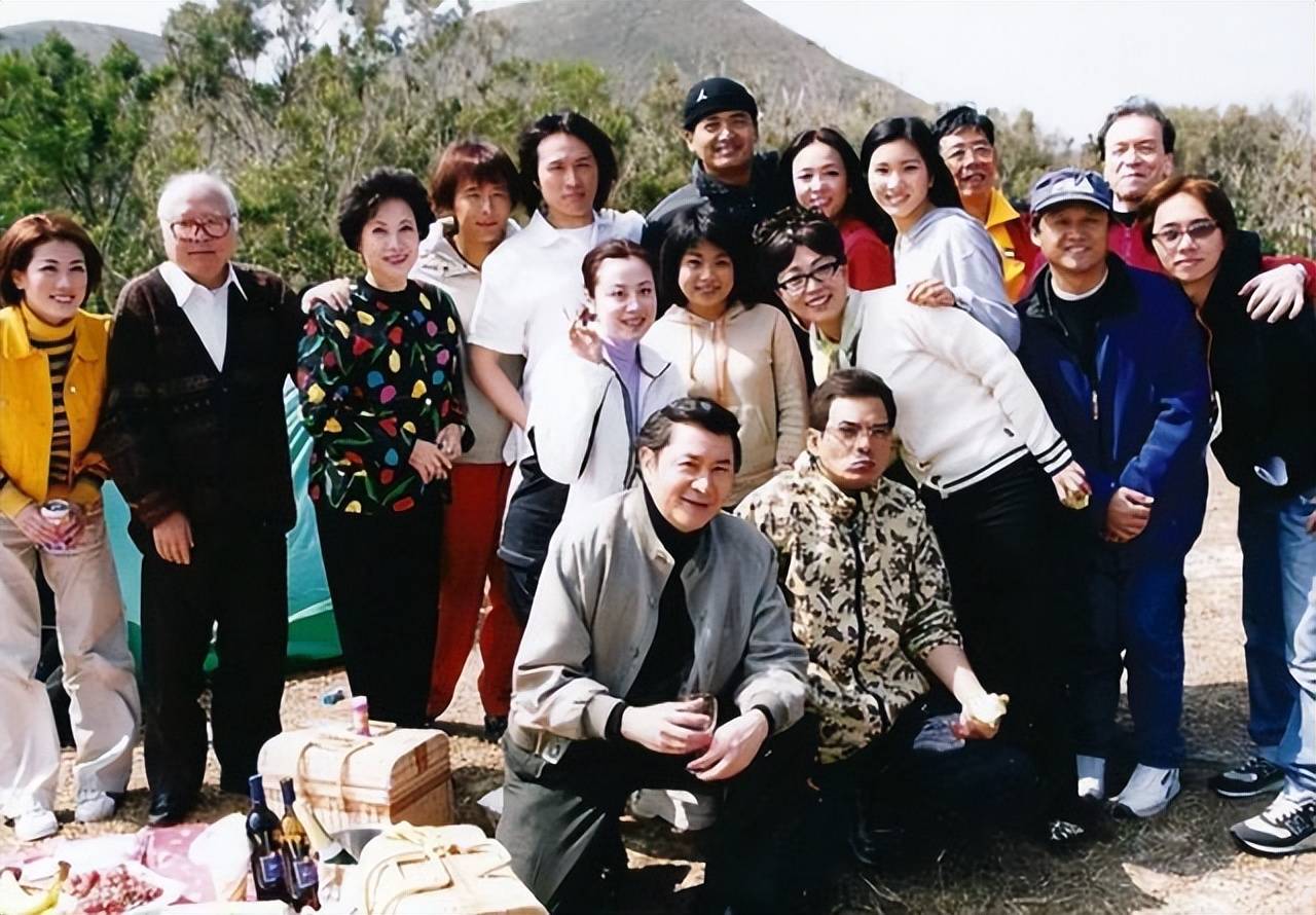 《男亲女爱》中,客串一个律师,《皆大欢喜》中的半仙,《阿旺新传》中