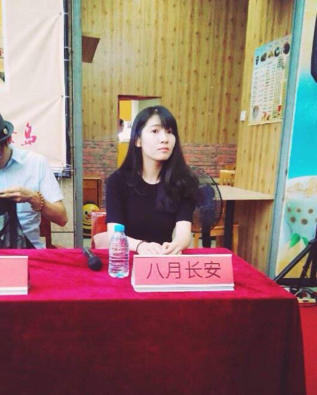 才女状元考入北大后,迷上写小说被骂不务正业,如今却爆红网络_刘婉荟