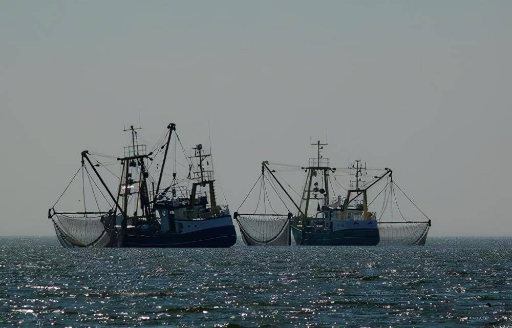 远洋捕捞渔船图片
