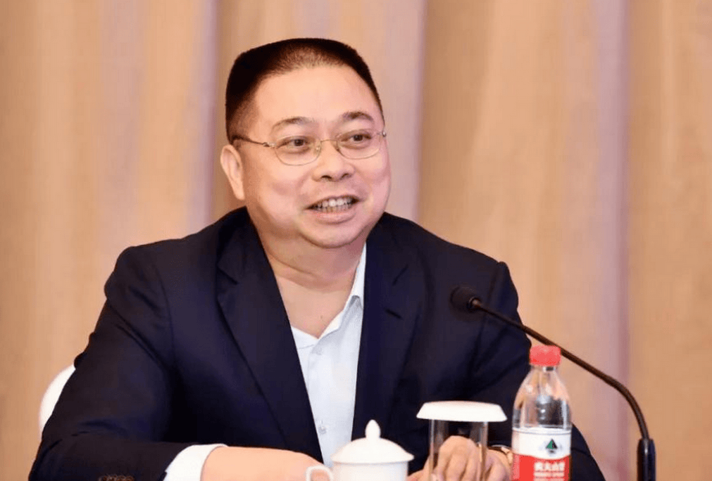 被执行474亿,丝毫不影响他大鱼大肉,难怪被王石称为"野蛮人"_姚振华