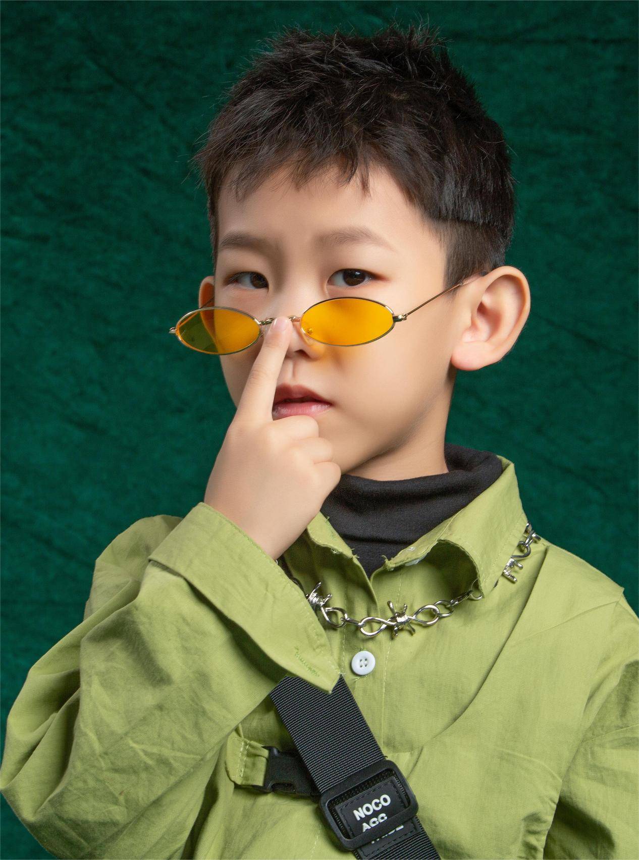 大兵小将小艺人汪熙宸携手著名人像摄影师肖全共同拍摄vivo广告!