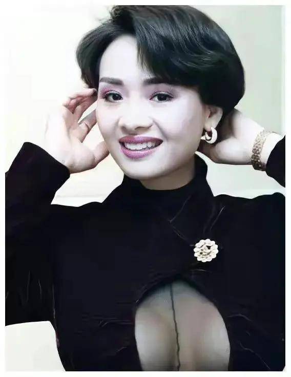 这能顶得住!叶子楣"波霸始祖"的传奇人生